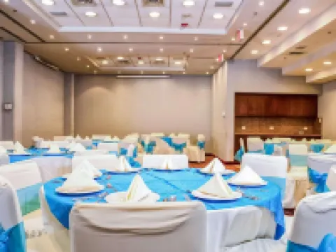 Quality Inn Monterrey la Fe Hotels in Guadalupe