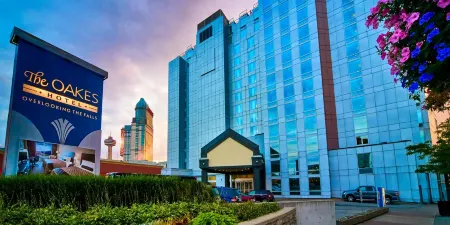 The Oakes Hotel Overlooking the Falls Отели рядом с достопримечательностью «Башня Скайлон»