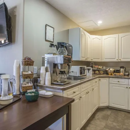 Econo Lodge Inn & Suites High Level