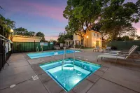 Hennessey Estate - Hot Tub
