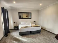 Comfort Inn Centrepoint Motel - parking