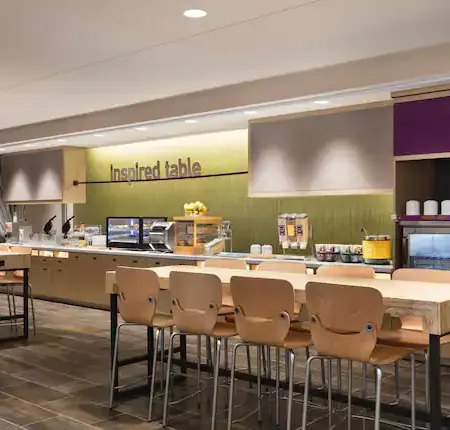 Home2 Suites by Hilton Milwaukee West Отели рядом с достопримечательностью «Миллер Парк»