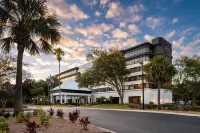 Delta Hotels Jacksonville Deerwood Hotels near Hodges Stadium