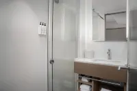 SpringHill Suites New York Manhattan Times Square - Airport Shuttle