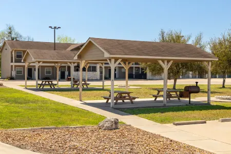 Eagle's Den Three Rivers Texas a Travelodge by Wyndham Отели в г. Три Риверс