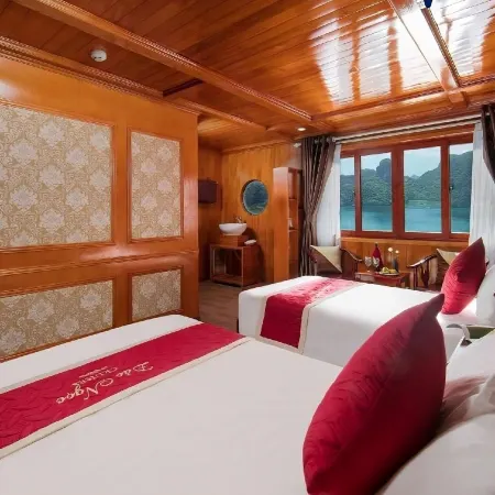 Cat Ba Gem Cruise