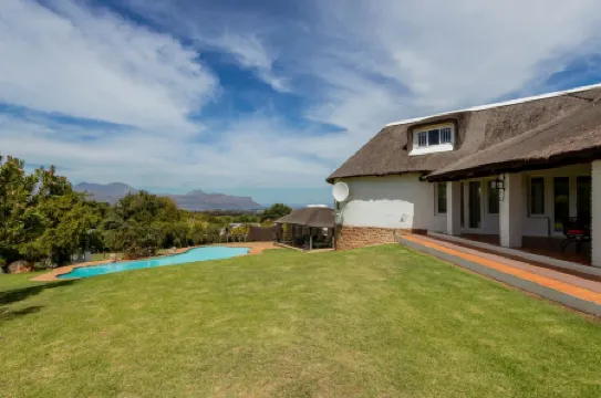 La Felicita Boutique Self Catering Villas Отели рядом с достопримечательностью «Vergelegen Wine Estate»