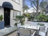 Grosvenor Court Apartments Hotels in Sandy Bay