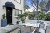 Grosvenor Court Apartments