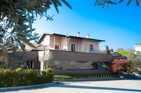 Arosio Hotel Отели в г. Марьяно-Коменсе