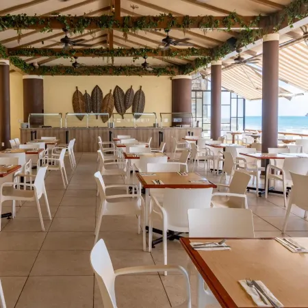 Costa de Oro Beach Hotel