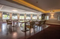 Golden Tulip West Ende - Parkplatz