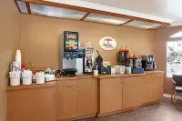 Super 8 by Wyndham Los Angeles Downtown - breakfast