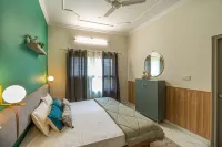 Madpackers Rishikesh Laxman Jhula - Hot Tub
