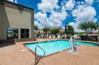 Quality Suites Sherman - Pools