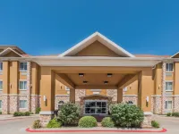 Days Inn & Suites by Wyndham Cleburne TX Hotels in Cleburne