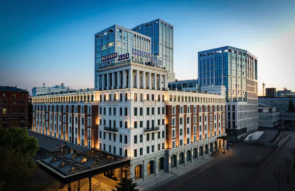 涅斯捷羅夫廣場假日酒店