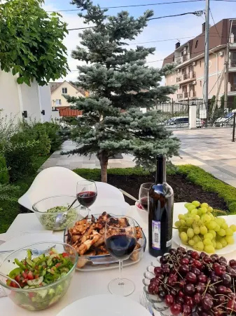 Blue Marine Hotel (Блю Марин) Отели рядом с достопримечательностью «Имеретинский пляж»