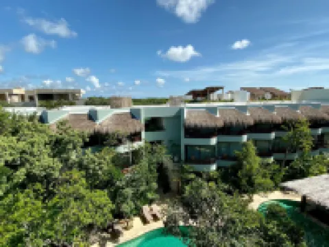 โรงแรม คิมป์ตัน อลูน่า ตูลุม บาย IHG โรงแรมในตูลุม