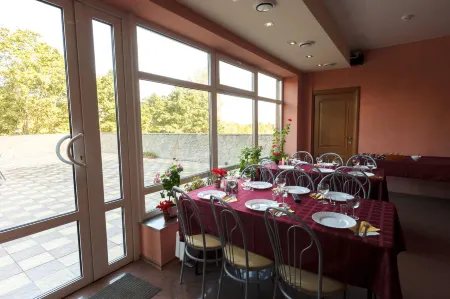 К-Визит Токсово Отели рядом с достопримечательностью «Taya»