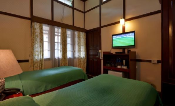 Cafe Shillong Bed and Breakfast