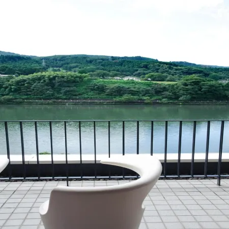 RIVER RETREAT GARAKU