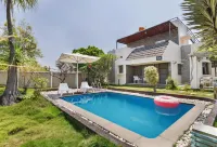 Paradise Pool by Stayjadepoolgarden30Min E-City - parking