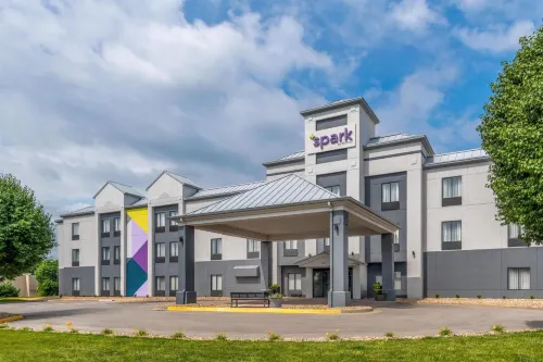Spark by Hilton Lansing - parking