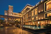 Ramada by Wyndham Varanasi Katesar - Pools