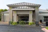 Quality Inn & Suites Moline - Quad Cities - 2-Star
