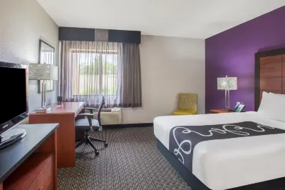 La Quinta Inn & Suites by Wyndham Atlanta Roswell Hotels in Roswell