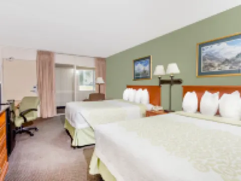 Days Inn by Wyndham Cedar Falls- University Plaza Hotels in Cedar Falls