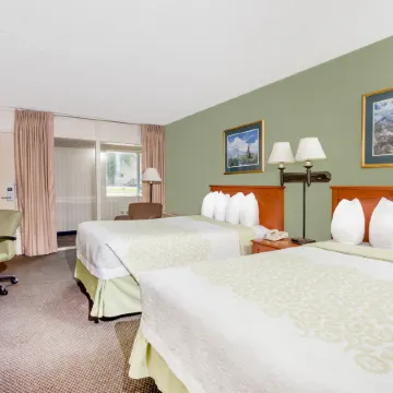 Days Inn by Wyndham Cedar Falls- University Plaza