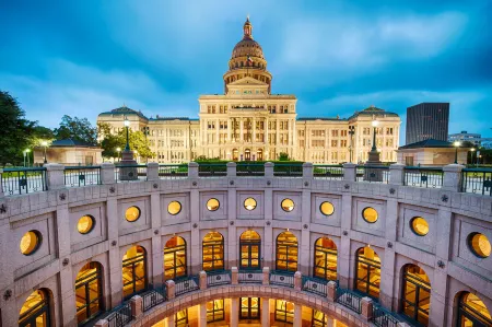 Downright Austin, A Renaissance Hotel