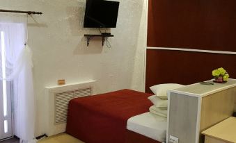 Blackberry Mini-Hotel