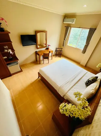 U Village Hotel and Villa Отели в г. Cidadap