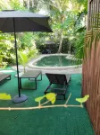Travellers Paradise - مسبح