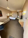 Opal Inn Hotel, Motel, Caravan Park - parking