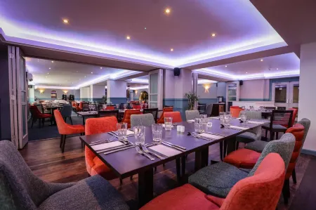 Suncliff Hotel - Oceana Collection Отели рядом с достопримечательностью «Bournemouth University Weston Library, Lansdowne Campus»