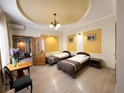 Na Kaminskogo Hotel Hotels near Vernissage Framing Workshop