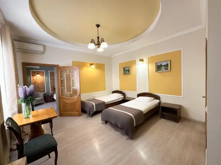 На Каминского Отели рядом с достопримечательностью «Синагога в Туле»