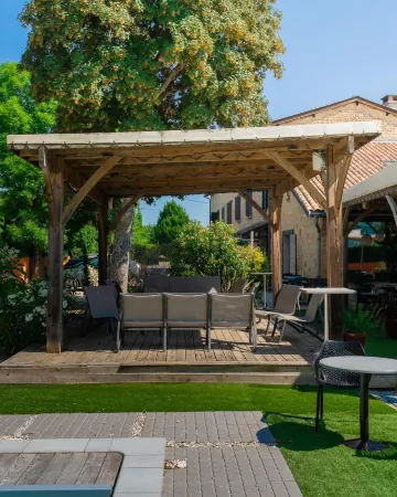 Logis Hotel-Restaurant Saint Romain Отели в г. Тезе