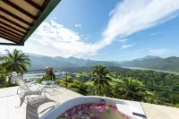 The Albatross, Kandy