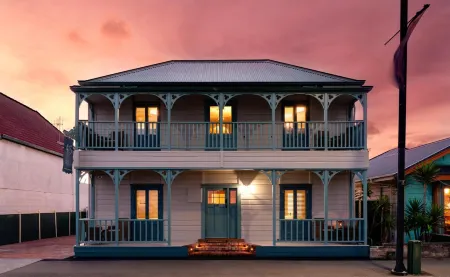 415 Marine Parade Отели рядом с достопримечательностью «Блафф Хилл Домейн»