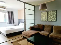 サトーン テラス アパートメント