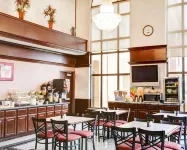 Quality Inn & Suites Hotels in Lacy Lakeview