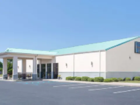 Days Inn & Suites by Wyndham Navarre - Near Beaches/Hurlburt Hotels in Santa Rosa County