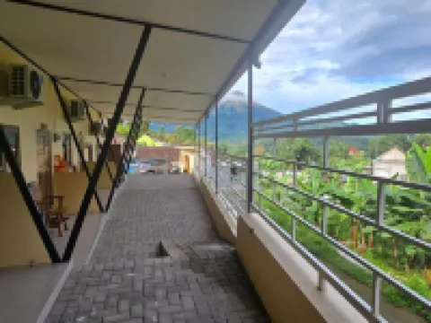 Holi Homestay Trawas Hotels in Trawas