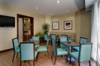 Hampton Inn & Suites Milwaukee-Downtown Hotel a 