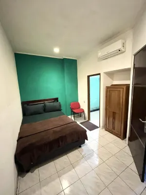 M o M Guest House